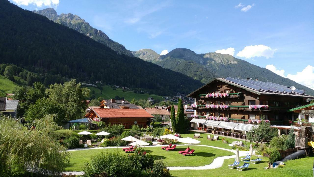 Familien- & Vitalhotel Auenhof Fulpmes Exterior foto